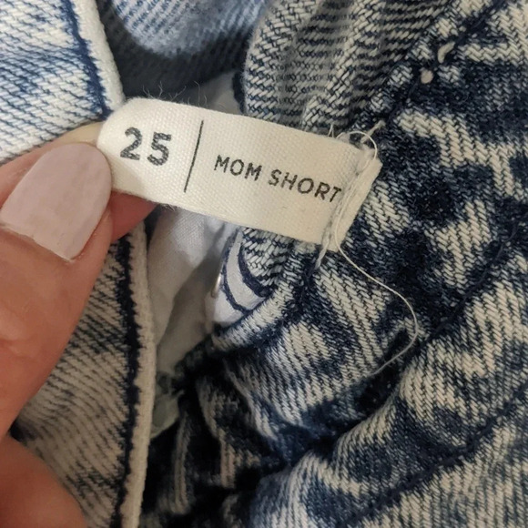 Pacsun Drawn Blue Denim Mom Shorts, Color Light Acid Wash Size 25 - Picture 14 of 16